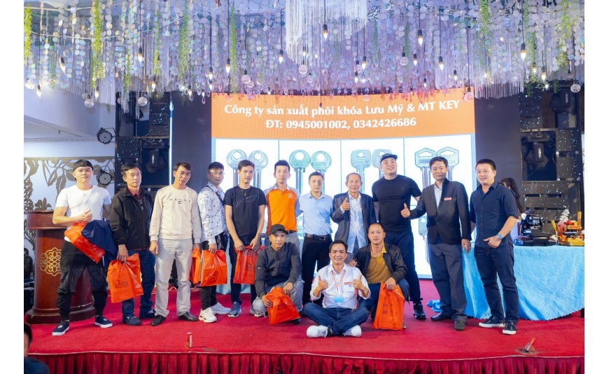 Hội thợ khóa Việt Nam hai miền Bắc và Nam năm 2019 Hội thợ khóa Việt Nam hai miền Bắc và Nam năm 2019